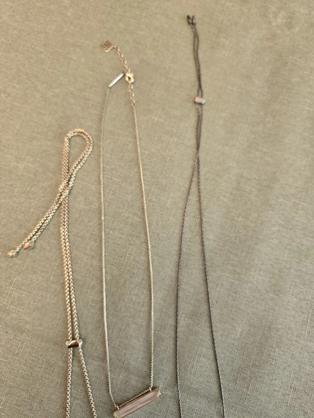 Kendra Scott bulk. 12 necklaces and 6 rings Various metals and conditions - Picture 7 of 11